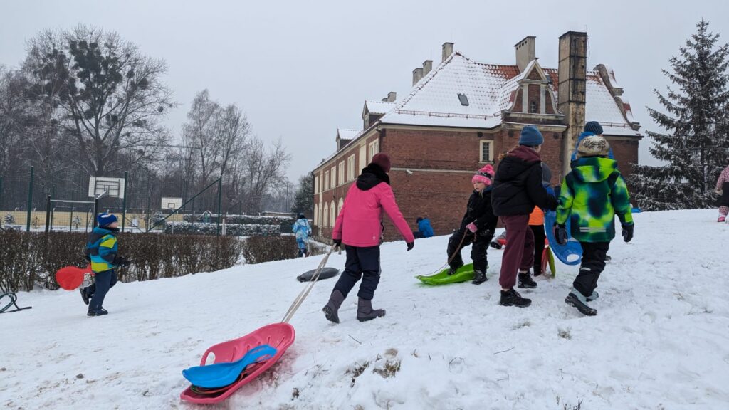 WhatsApp-Image-2026-01-14-at-10.40.03-2-1024x576 Zabawy na śniegu