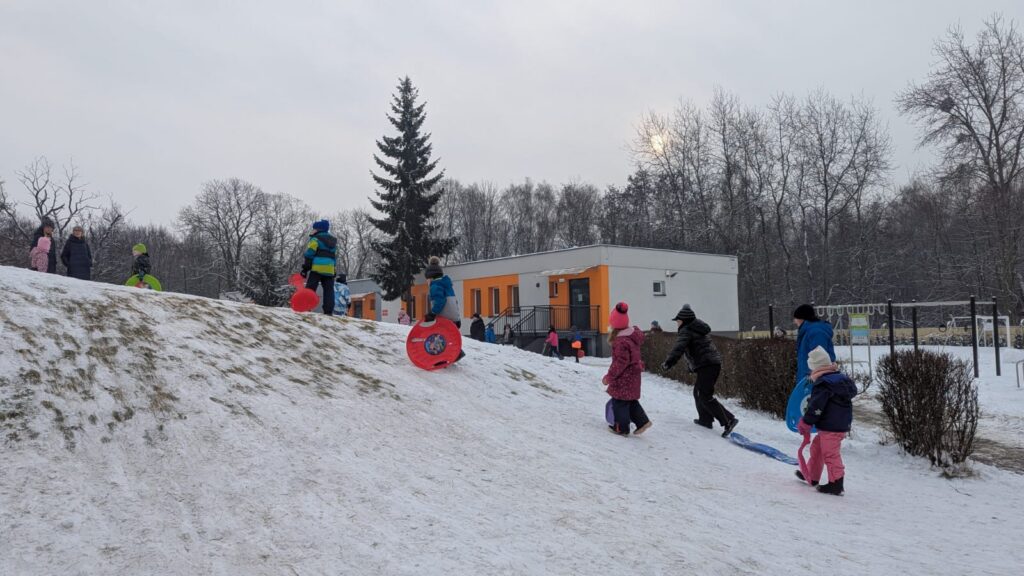 WhatsApp-Image-2026-01-14-at-10.40.42-1-1024x576 Zabawy na śniegu