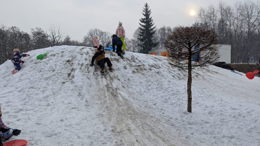 WhatsApp-Image-2026-01-14-at-10.40.42-1024x576 Zabawy na śniegu