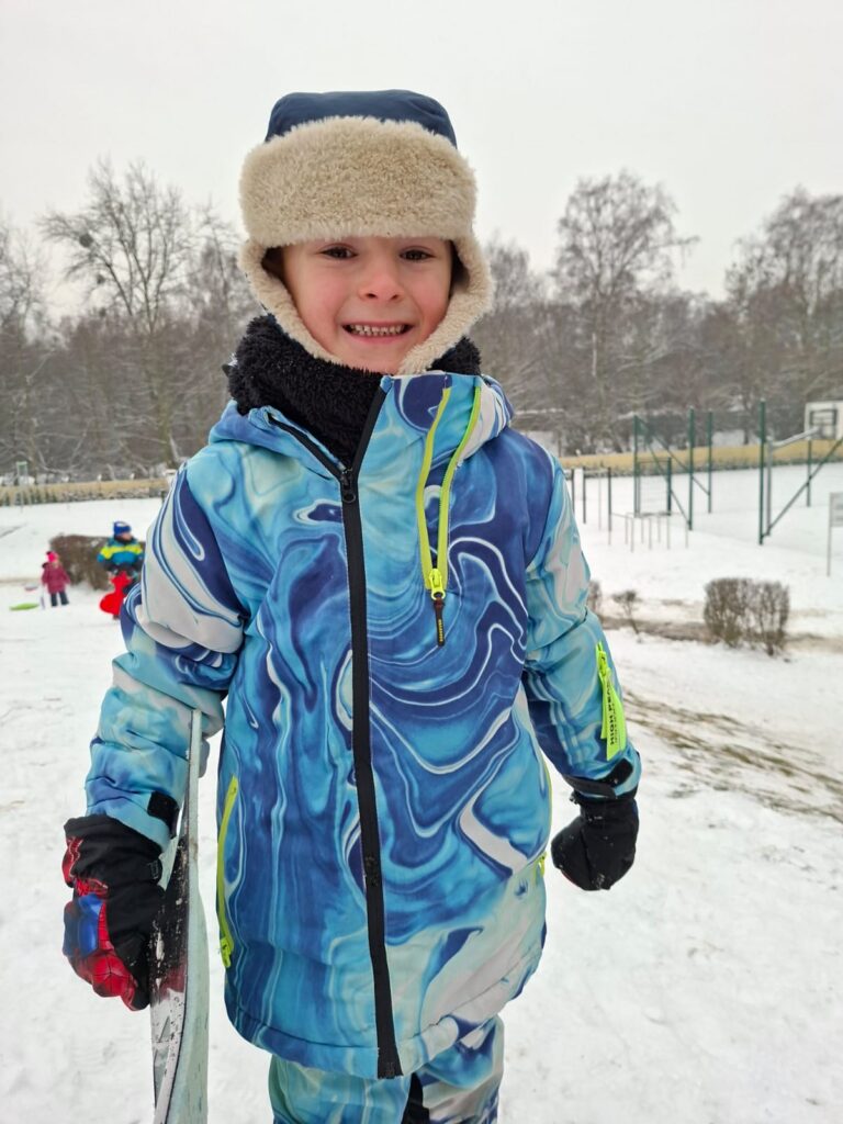 WhatsApp-Image-2026-01-14-at-10.58.07-2-768x1024 Wesołe zabawy na śniegu