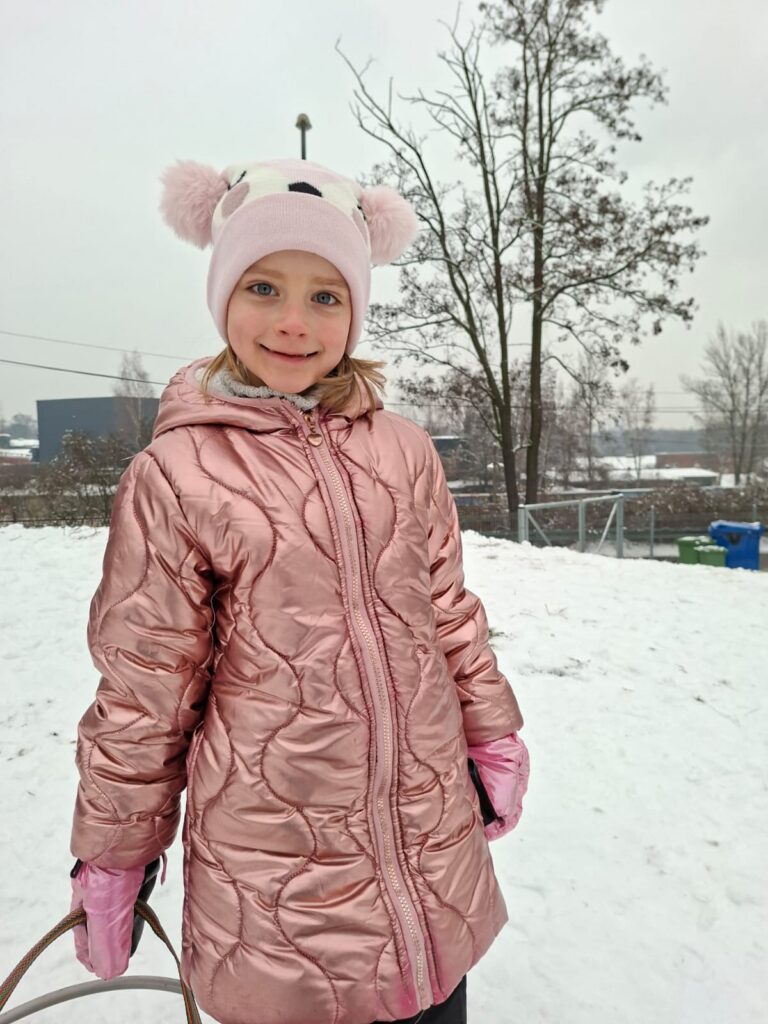 WhatsApp-Image-2026-01-14-at-10.58.08-1-768x1024 Wesołe zabawy na śniegu