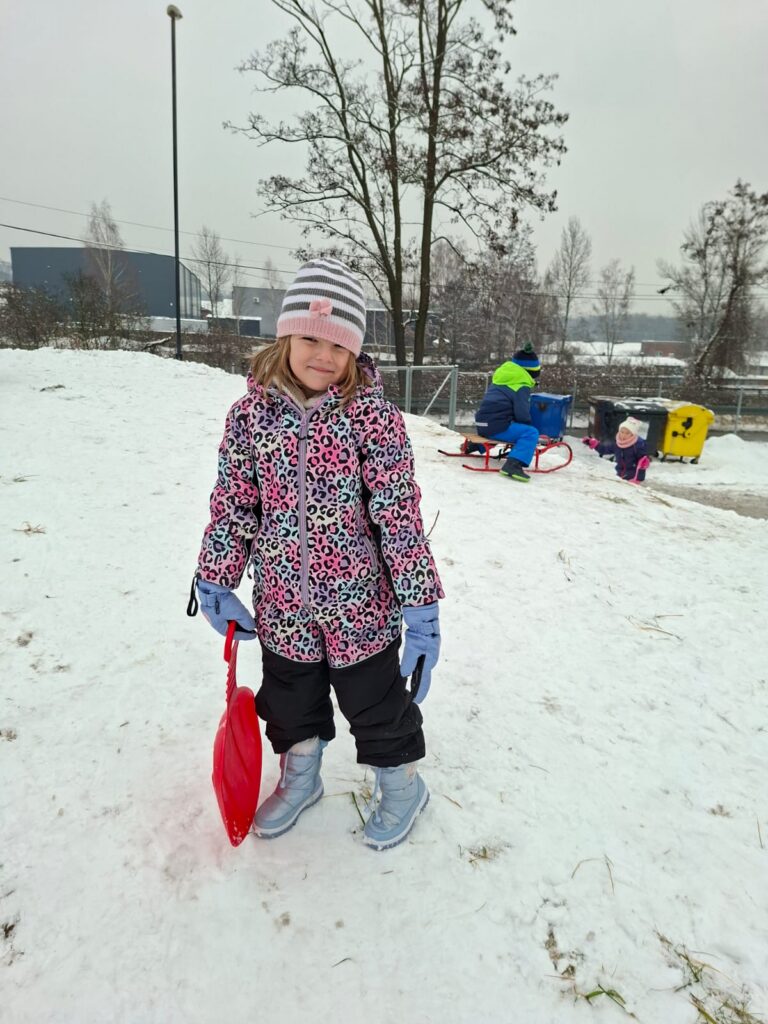 WhatsApp-Image-2026-01-14-at-10.58.08-2-768x1024 Wesołe zabawy na śniegu