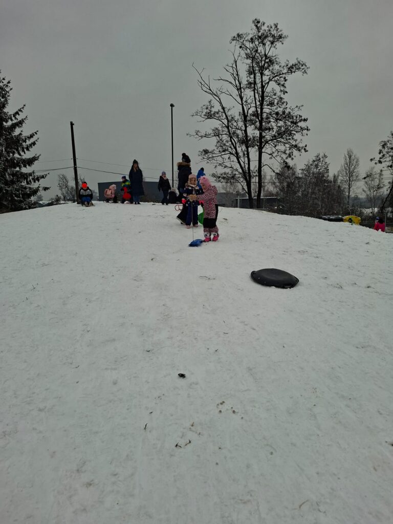 WhatsApp-Image-2026-01-14-at-10.58.09-768x1024 Wesołe zabawy na śniegu