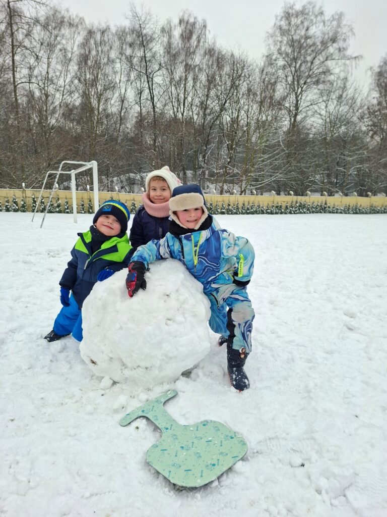 WhatsApp-Image-2026-01-14-at-10.58.10-1-768x1024 Wesołe zabawy na śniegu