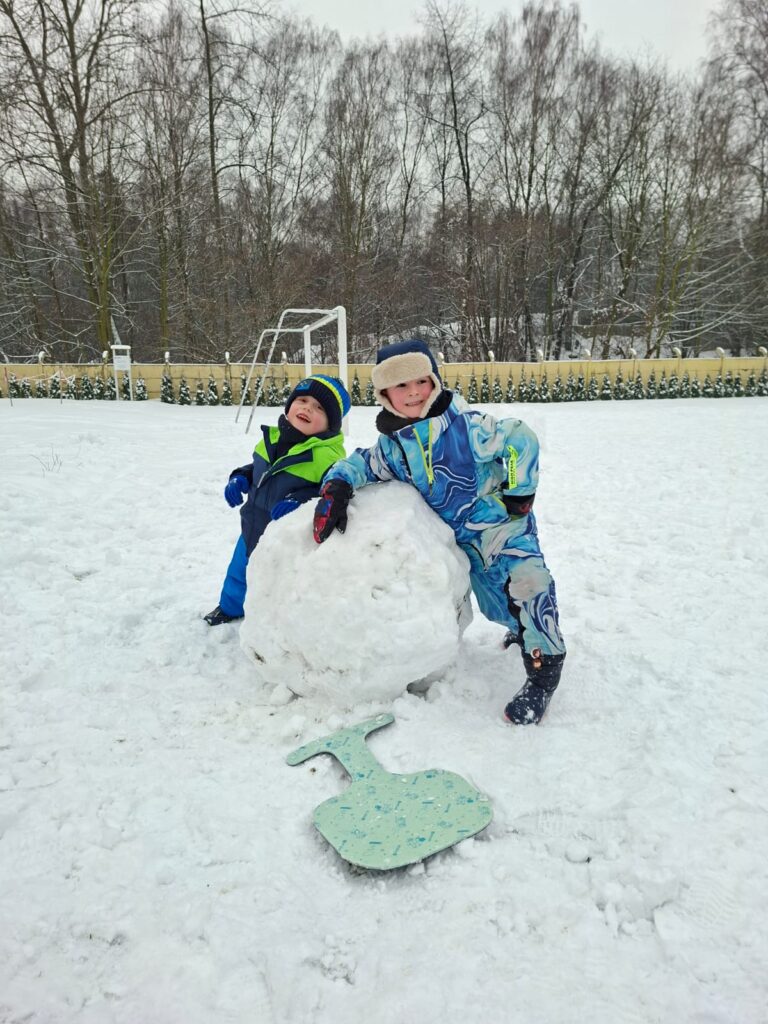 WhatsApp-Image-2026-01-14-at-10.58.10-768x1024 Wesołe zabawy na śniegu